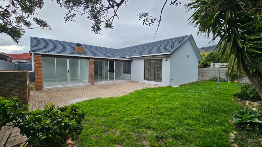 3 Bedroom Property for Sale in Dobson Western Cape
